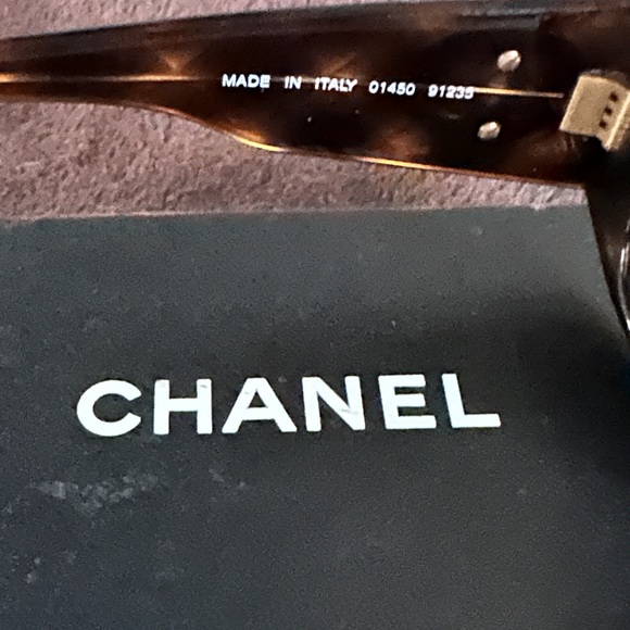 AUTHENTIC CHANEL QUILTED CC TORTOISE SUNGLASSES WITH BOX AND DUST BAG - Picture 8 of 12